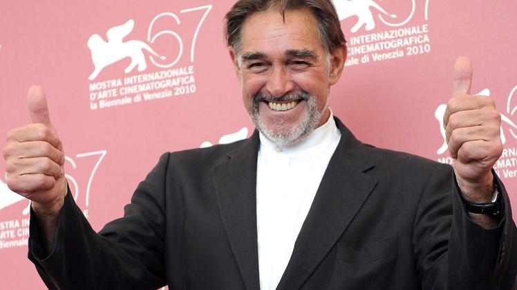 Fabio Testi star del cinema davanti ai fotografi al Festival di Venezia